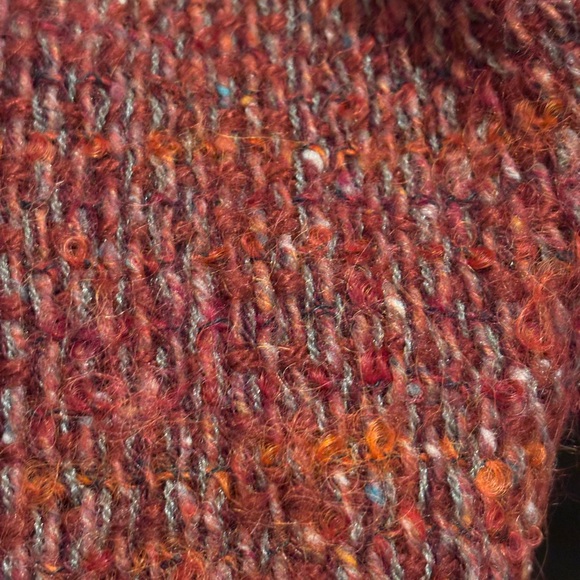 Hand woven wool scarf / shawl in excellent condition - Picture 4 of 5